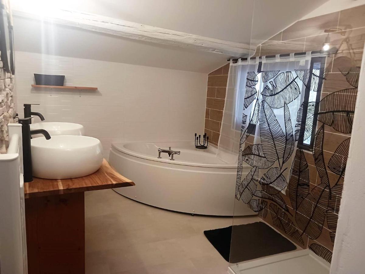 Bed and Breakfast La Cachette Aigues-Vives  Экстерьер фото