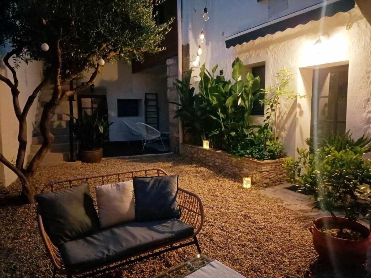 Bed and Breakfast La Cachette Aigues-Vives  Экстерьер фото