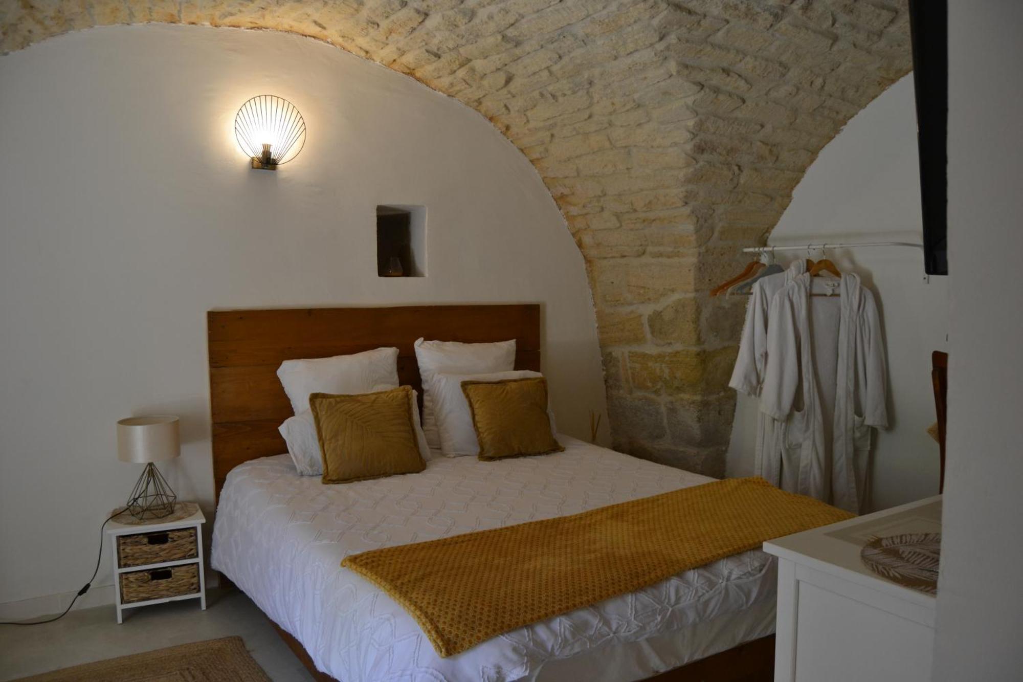 Bed and Breakfast La Cachette Aigues-Vives  Экстерьер фото