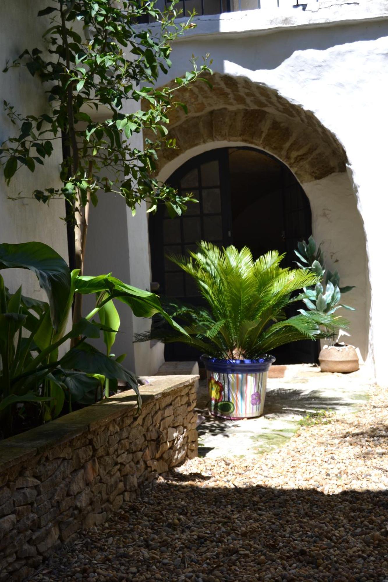 Bed and Breakfast La Cachette Aigues-Vives  Экстерьер фото