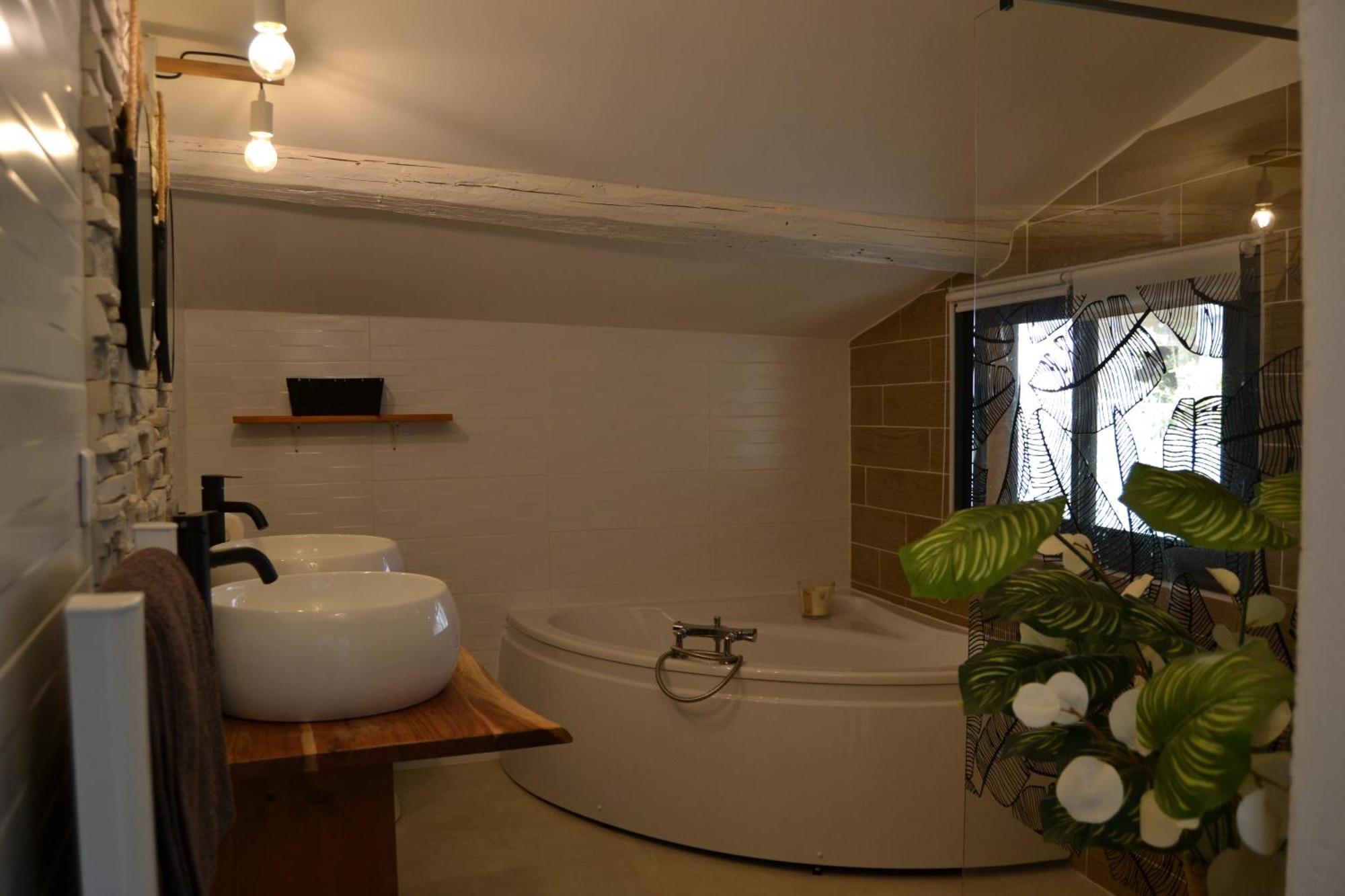 Bed and Breakfast La Cachette Aigues-Vives  Экстерьер фото