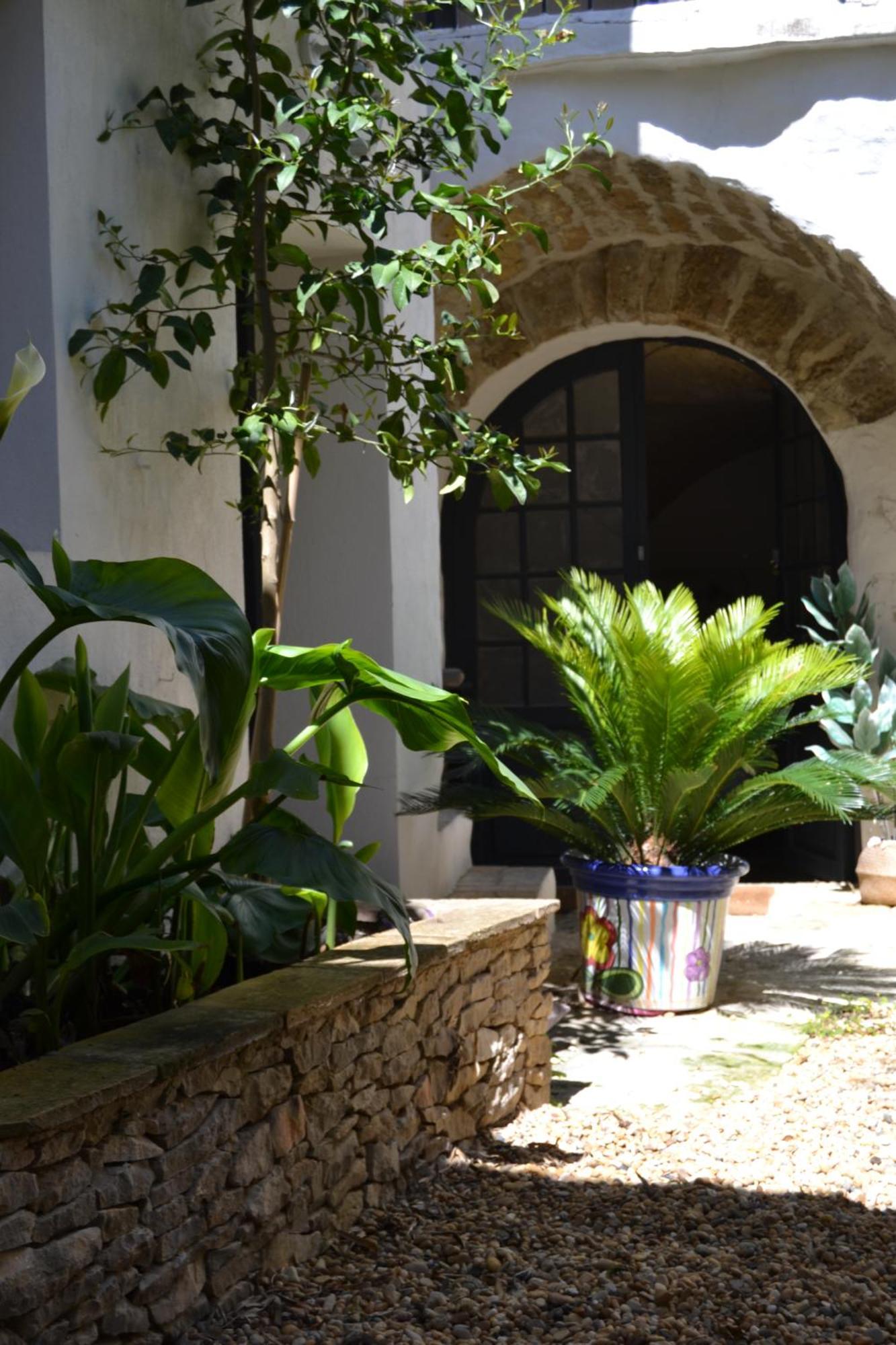 Bed and Breakfast La Cachette Aigues-Vives  Экстерьер фото